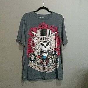 Graphic tshirt guns and roses size large